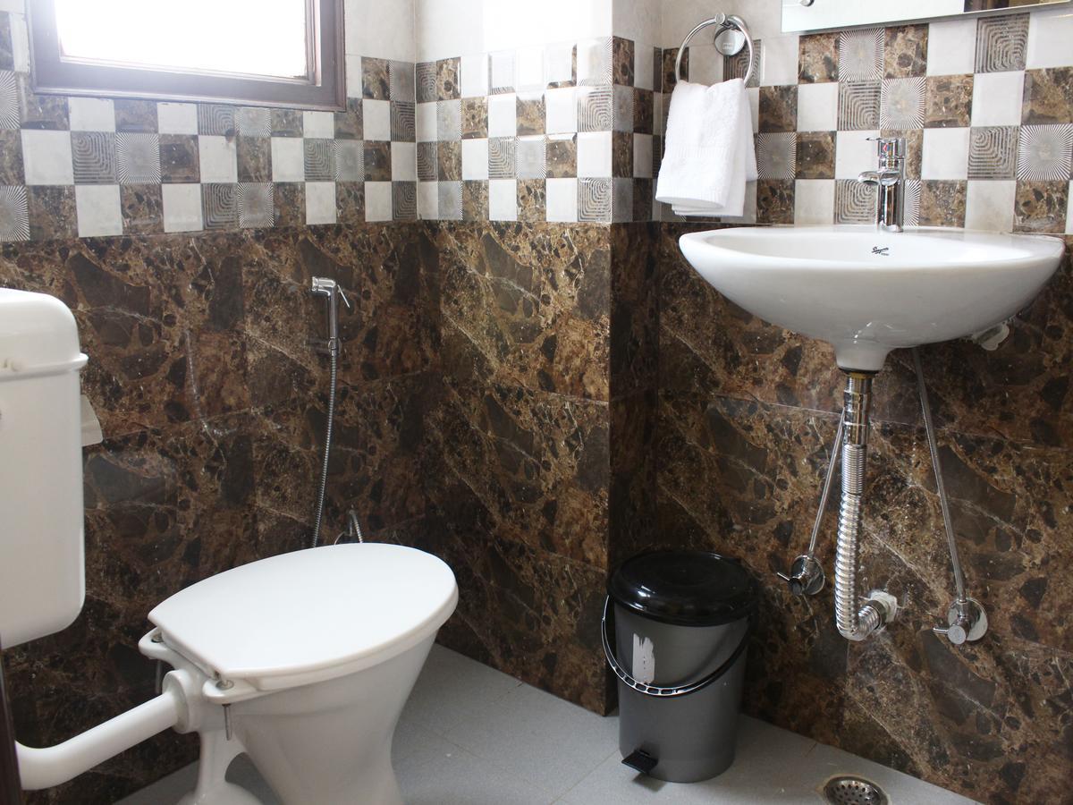 גורגאון Oyo 2384 Hotel Epic Inn מראה חיצוני תמונה