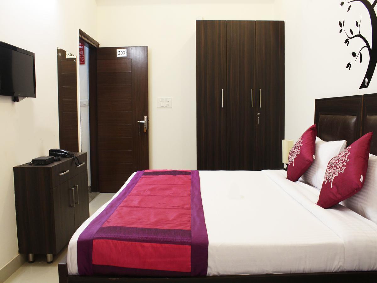 גורגאון Oyo 2384 Hotel Epic Inn מראה חיצוני תמונה